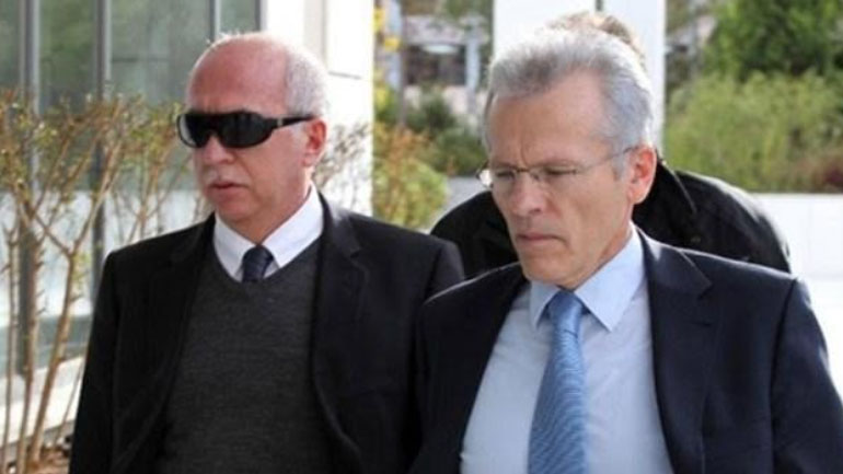 Να, πως οι πολιτικοί πνίγουν τα σε βάρος τους σκάνδαλα!